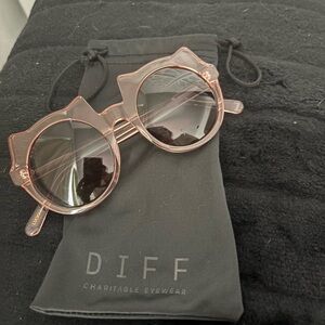 DIFF Eyewear Lucky Cat Kids Sunglasses Rose Crystal Grey Gradient Lense
